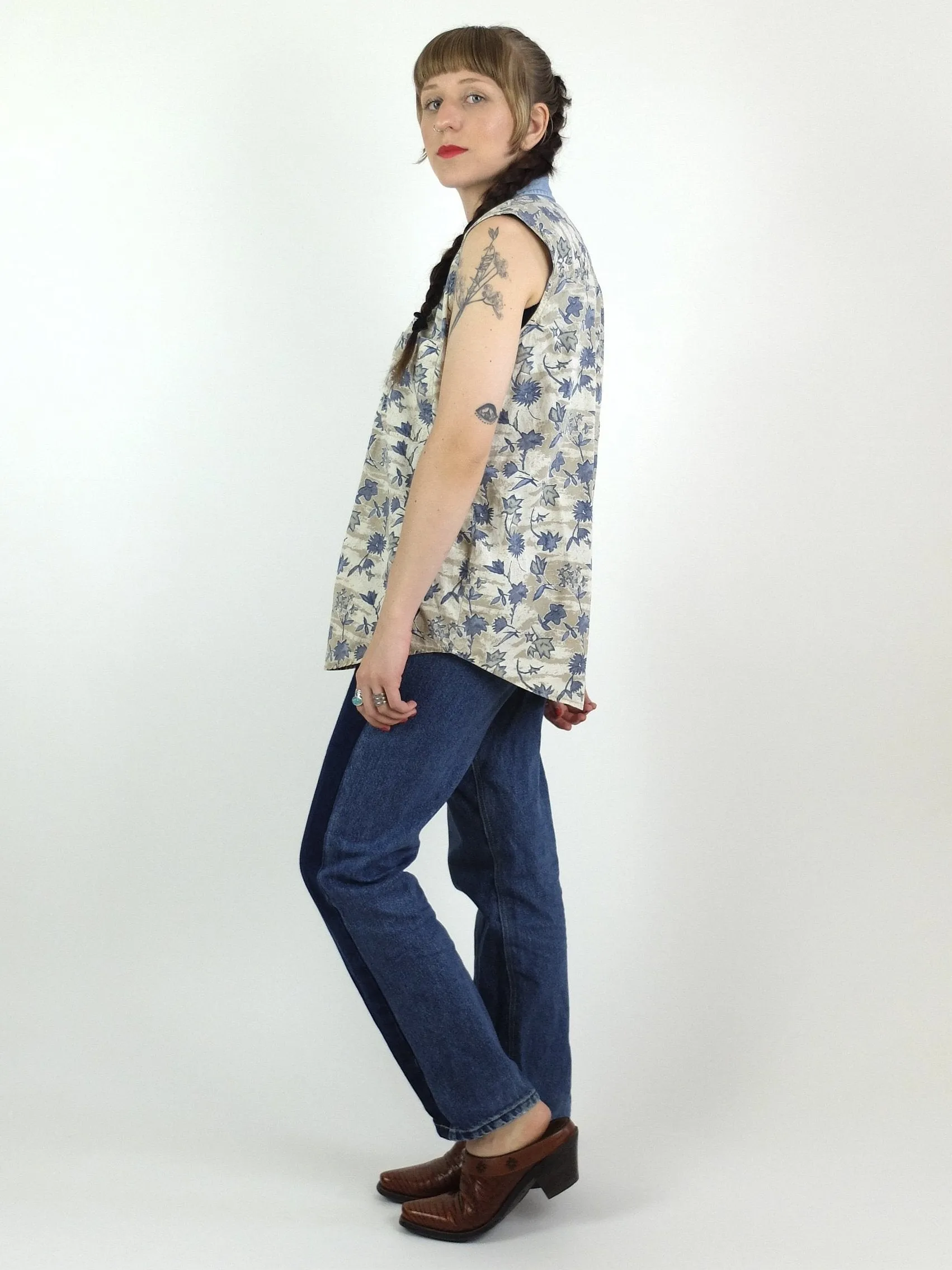 90s Floral Denim Collared Sleeveless Button Up Blouse