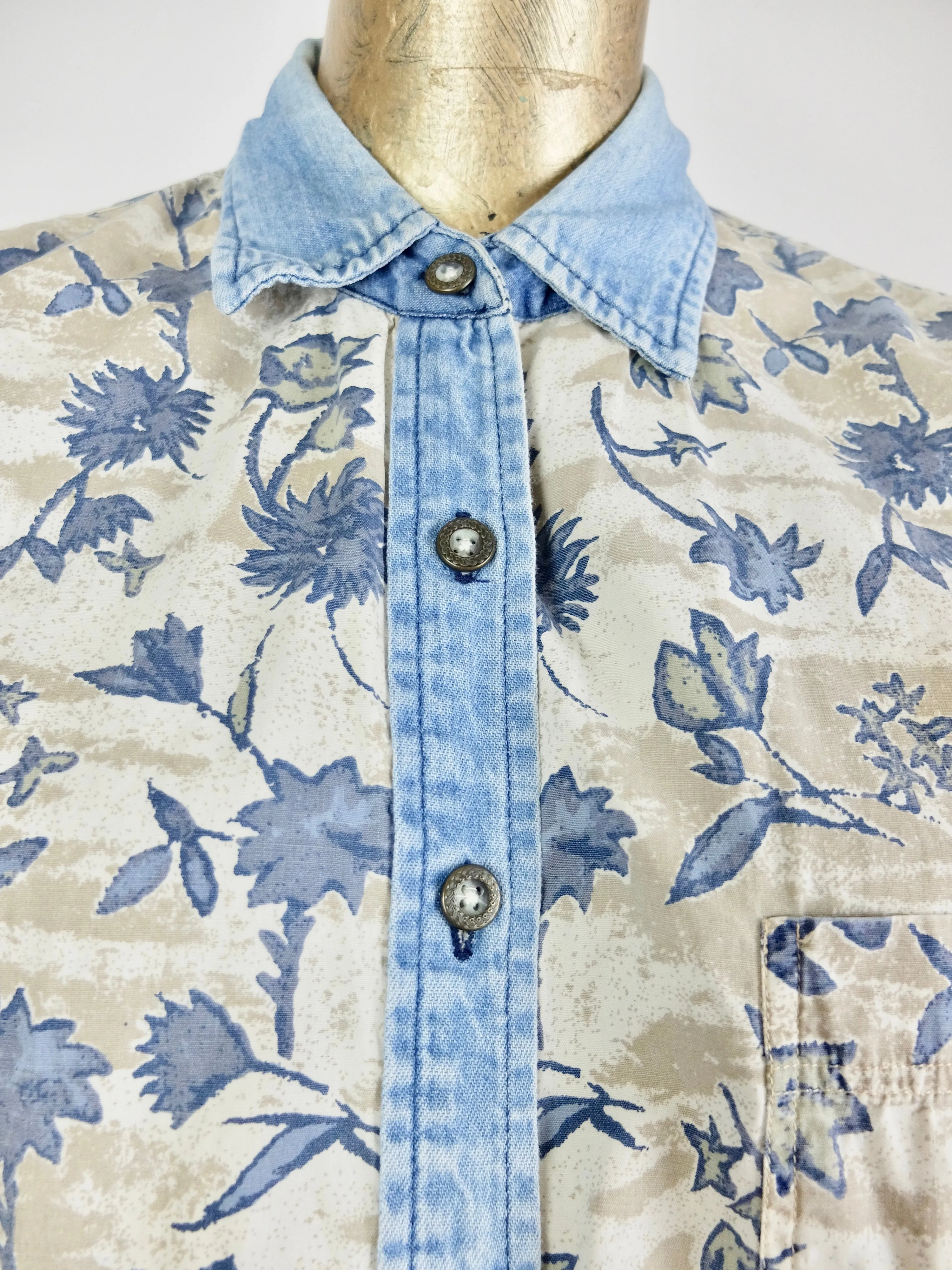 90s Floral Denim Collared Sleeveless Button Up Blouse